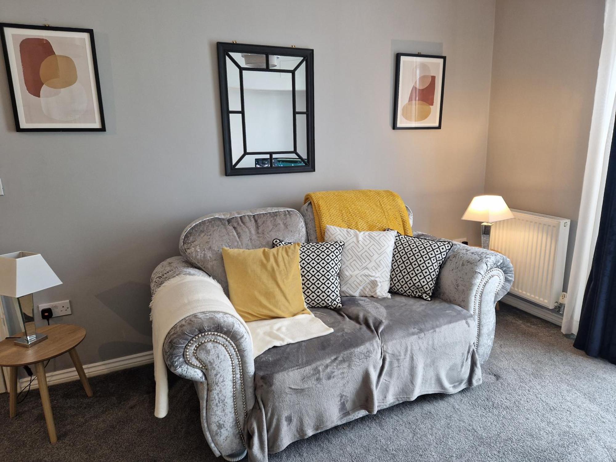 Stylish 2-bed - Sleeps 4 Parking & Wifi Apartment Coventry